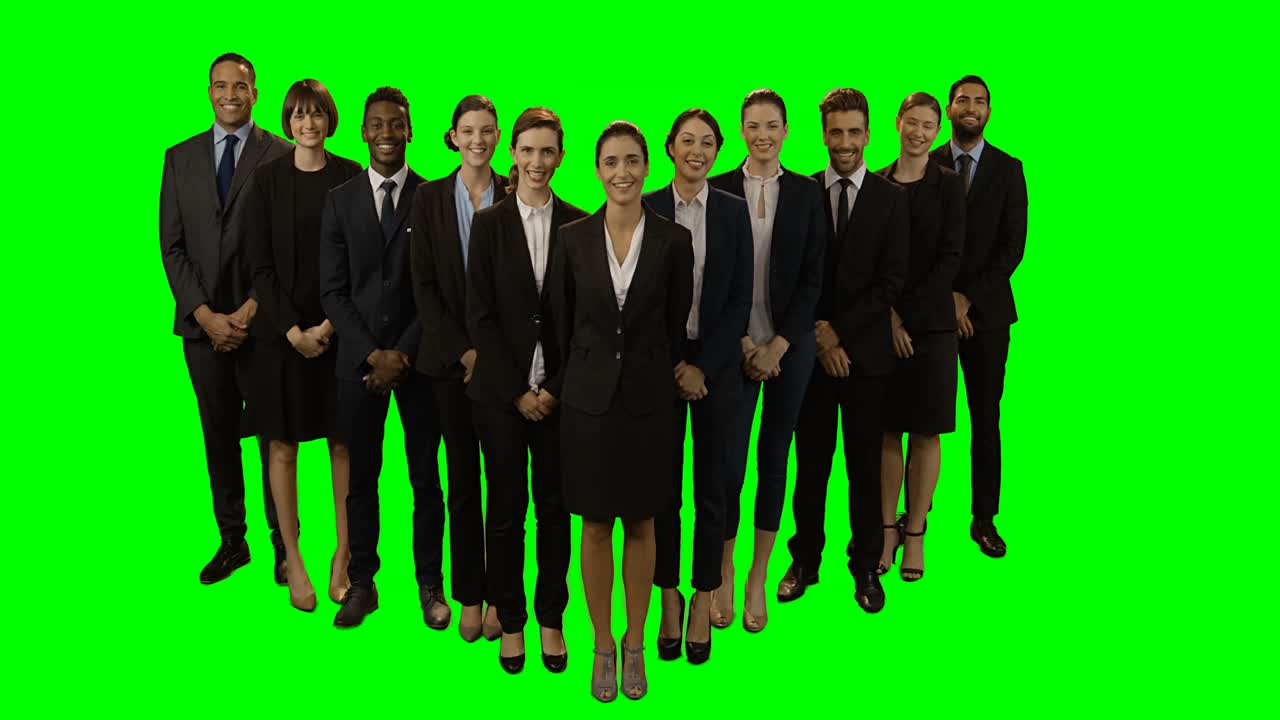 grupo de ejecutivos de negocios sonrientes de pie