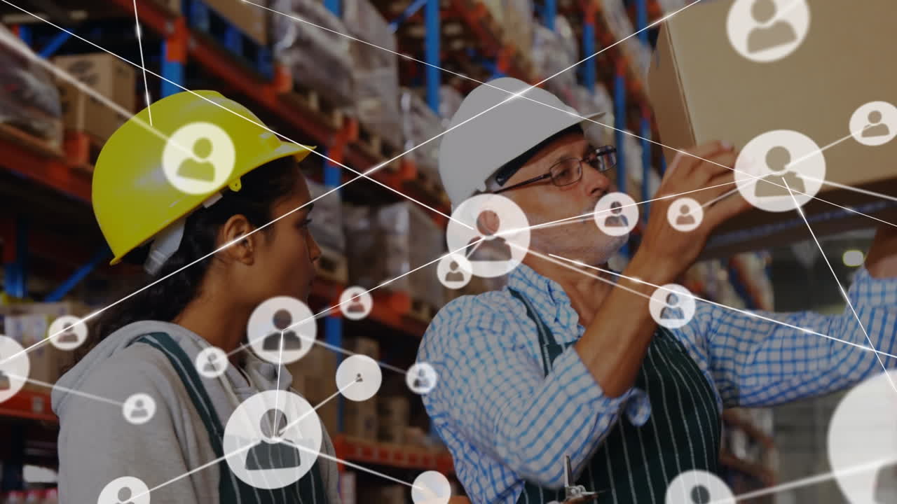 animación de la red de conexiones con iconos sobre el hombre y la mujer que trabajan en el almacén