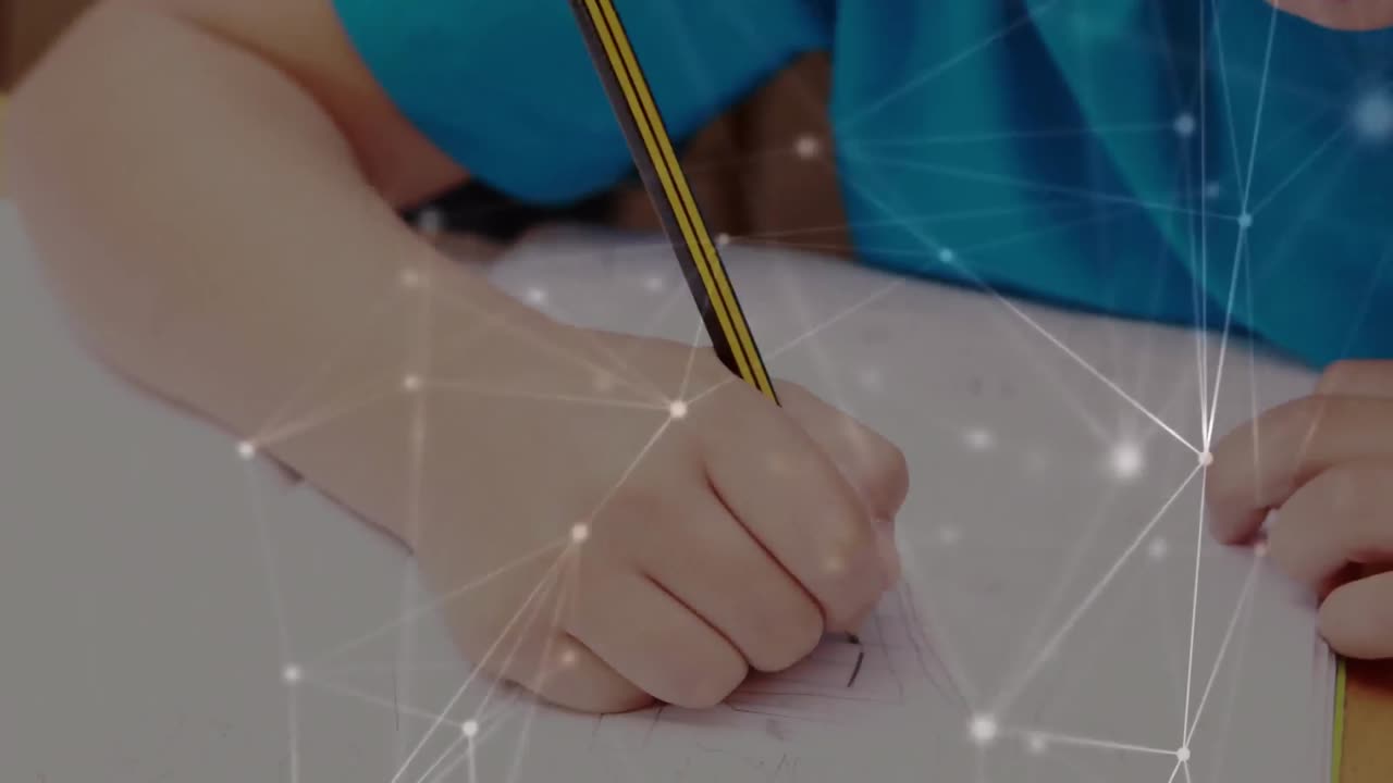 학교에서 그의 책에 그림을 그리는 백인 소년에 대한 연결 네트워크