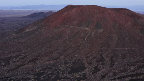 Cime-Dome-Und-Vulkanfeld-Nationales-Wahrzeichen-Luftbild-Im-Morgengrauen