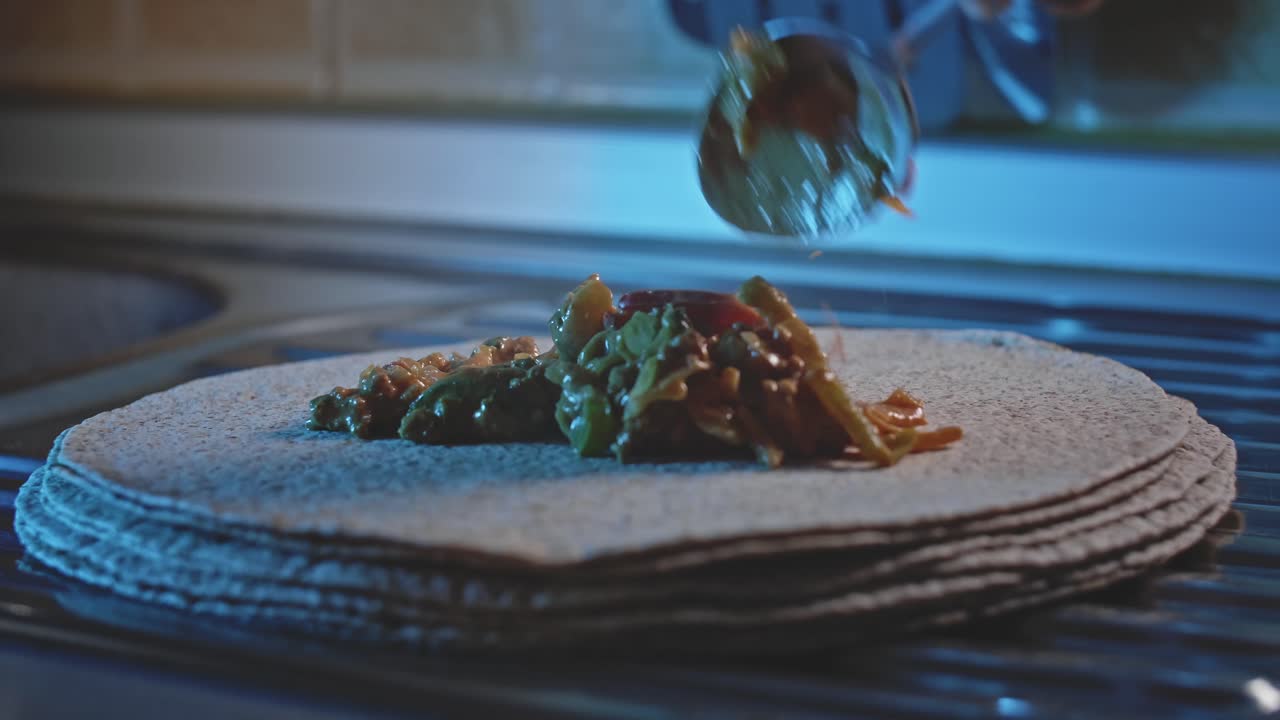 envolver tortilla mexicana casera, vista de cerca