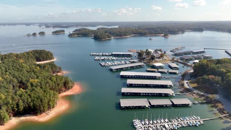 Aéreo-Muy-Por-Encima-Del-Lago-Lanier-Georgia