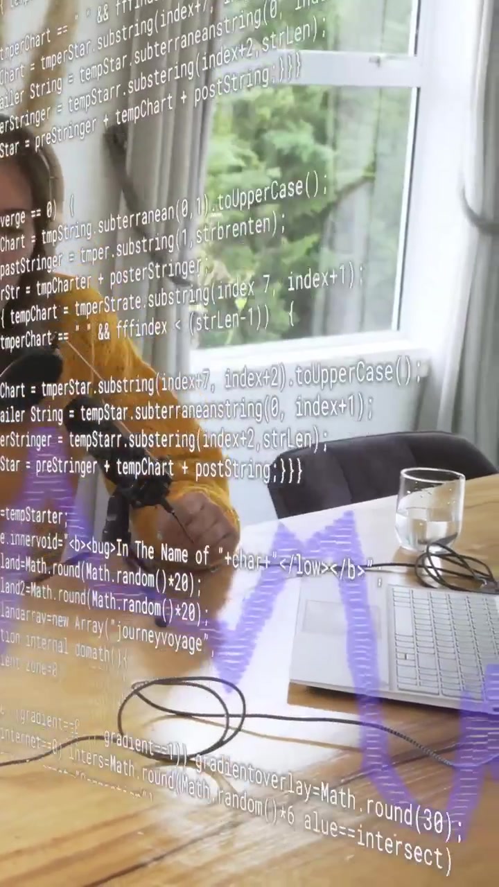 Video vertical: Mujer ajustando micrófono, gesticulando, causando una superposición de forma de onda y código, demostrando tecnología.