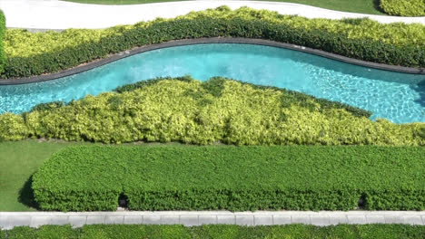 hermosa piscina en decoración de jardín en hotel resort-2