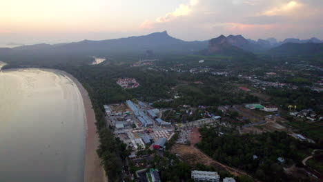 Puesta-De-Sol-Sobre-Ao-Nang,-Provincia-De-Krabi-De-Tailandia