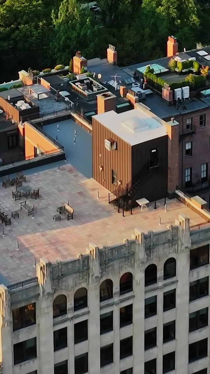 Vista di edifici in una città ripresa dall'alto negli USA