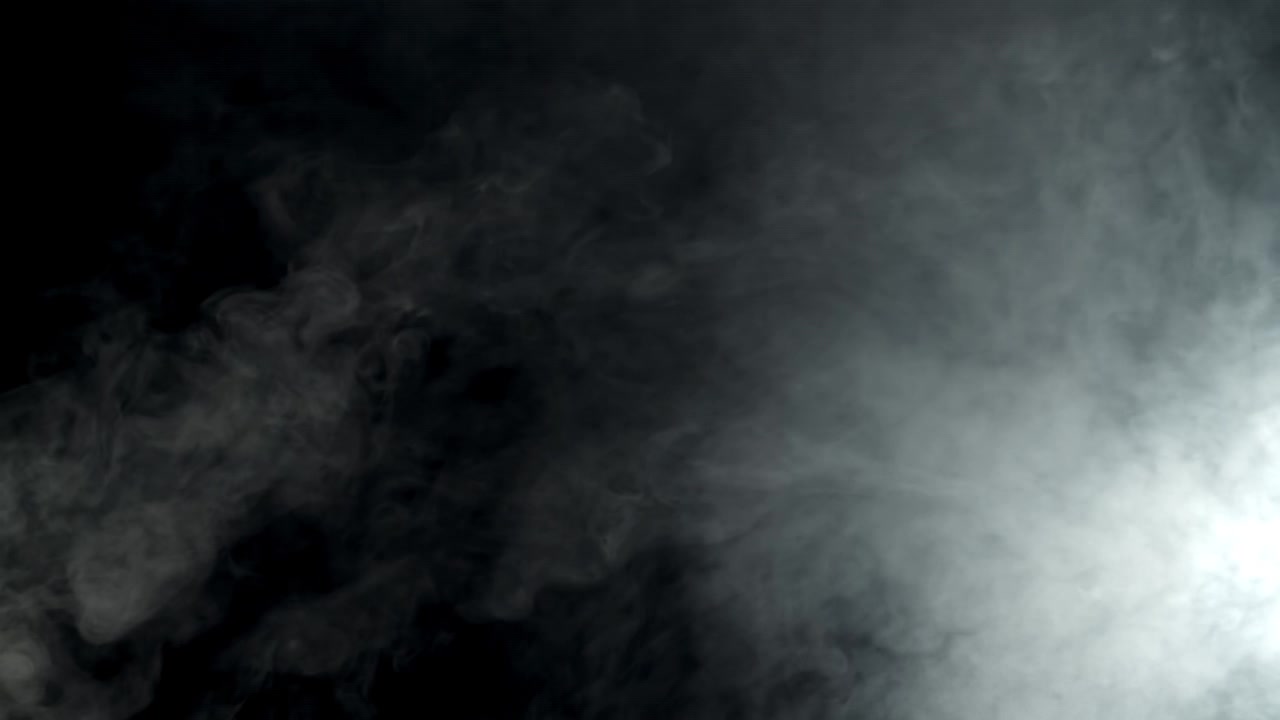 Fumo bianco realistico in movimento su sfondo nero