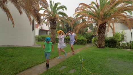 Der-Regen-Ließ-Sie-Nach-Hause-Rennen