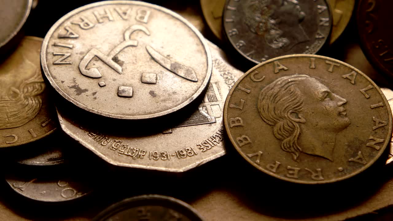 매우 오래된 동전의 근접 사진