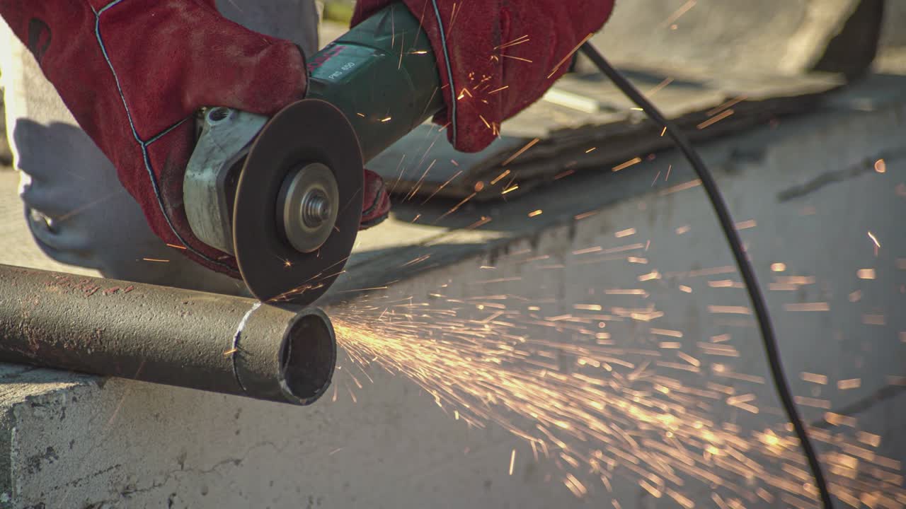 molino angular que corta un perfil de hierro 4