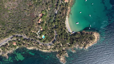 playa de layet caballero balneario de le lavandou provenza-alpes-costa de azur