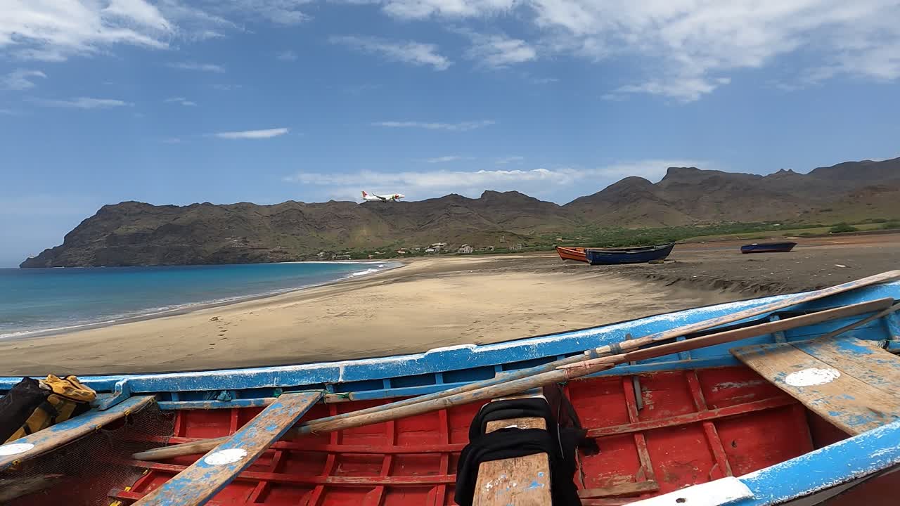 아프리카 케이프베르데 의 바가 마을 인 사오 페드로 에서 볼 수 있는 비행기