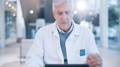 tablet, discusión sobre el cuidado de la salud