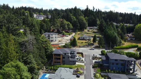 Gehobene-Häuser-Und-Blick-Auf-Die-Küste-In-Bellevue,-Washington