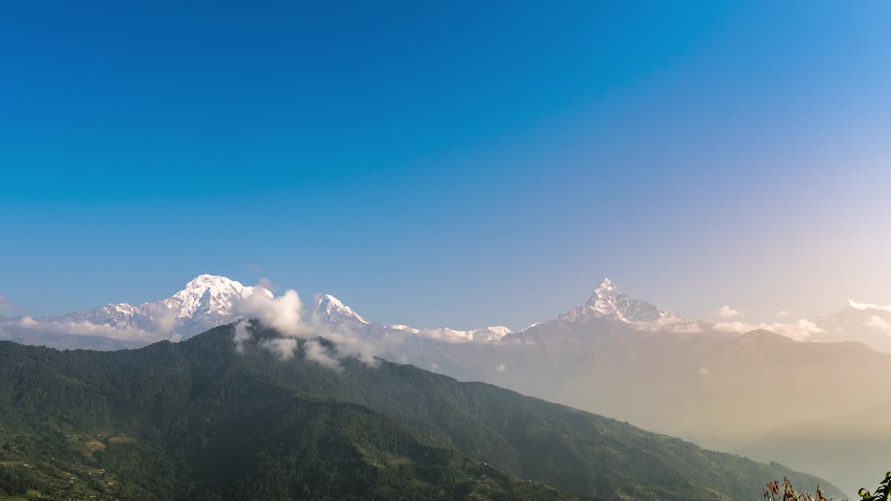 TImelapse showing Fishtail (Machhapuchhre) himalayan range. This was taken from Dhampus in Kaski District.