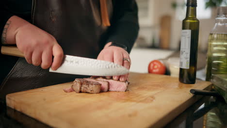 chef slicing steak