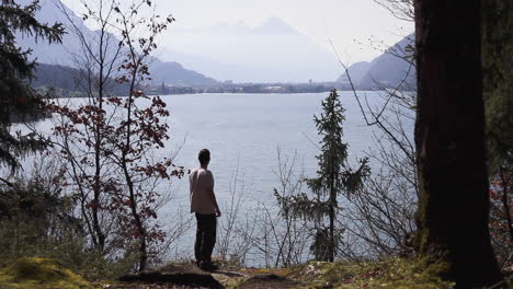 Durchdrehen-über-Der-Exotischen-Landschaft-Von-Interlaken,-Schweiz