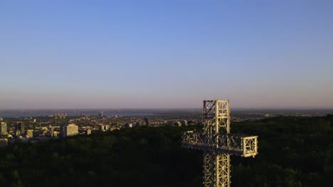 Aerial-view-in-front-of-the-Mount-Royal-Cross-in-Montreal,-Canada---Ascending,-drone-shot