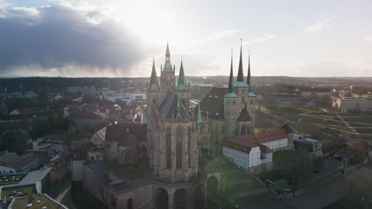 fotografía aérea de la catedral de erfurt o domplatz en el estado de turingia, alemania