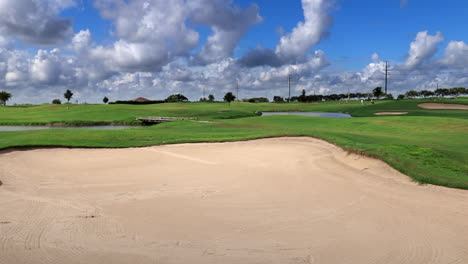 Großer-Sandkasten-Auf-Einem-Golfplatz