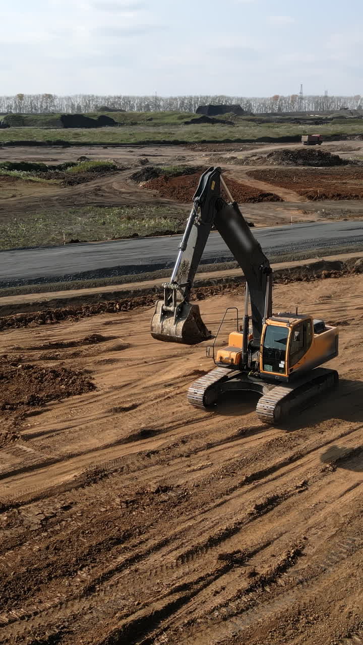 excavadora en un sitio de construcción
