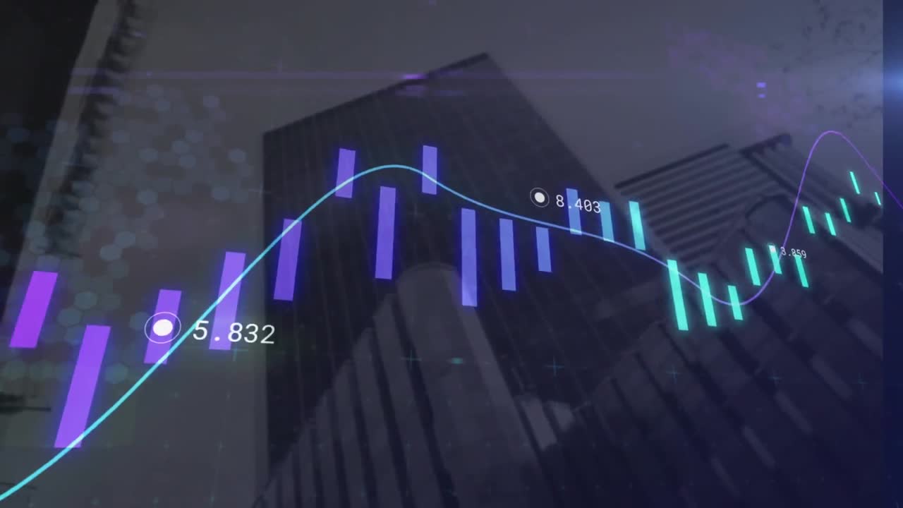 animación del procesamiento de datos contra vista de ángulo bajo de edificios altos