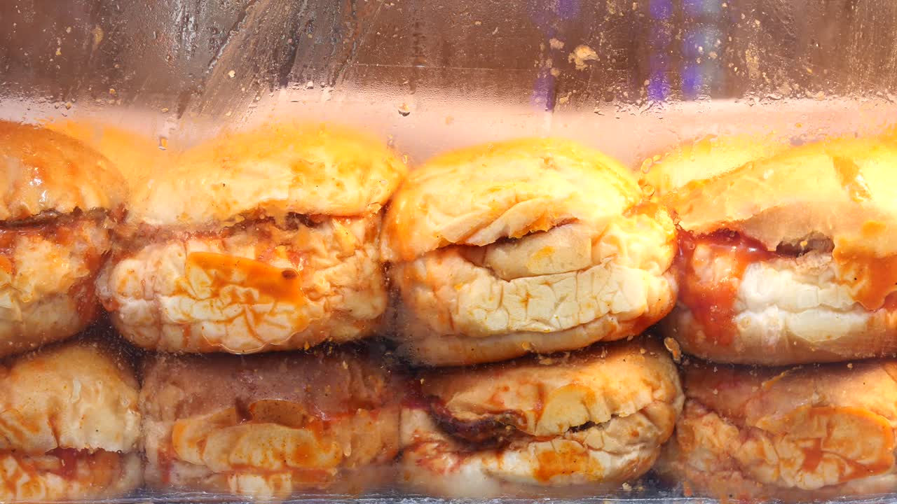 전시장 에 있는 맛있는 매운 샌드위치 의 클로즈업