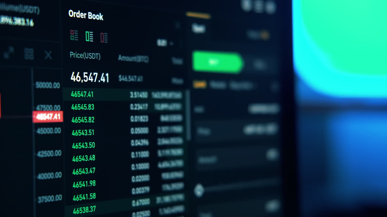 Nærbilde av en skjerm med arkivbilder på. Full Bitcoin-info, priser, grafer, historikk, dynamisk endring