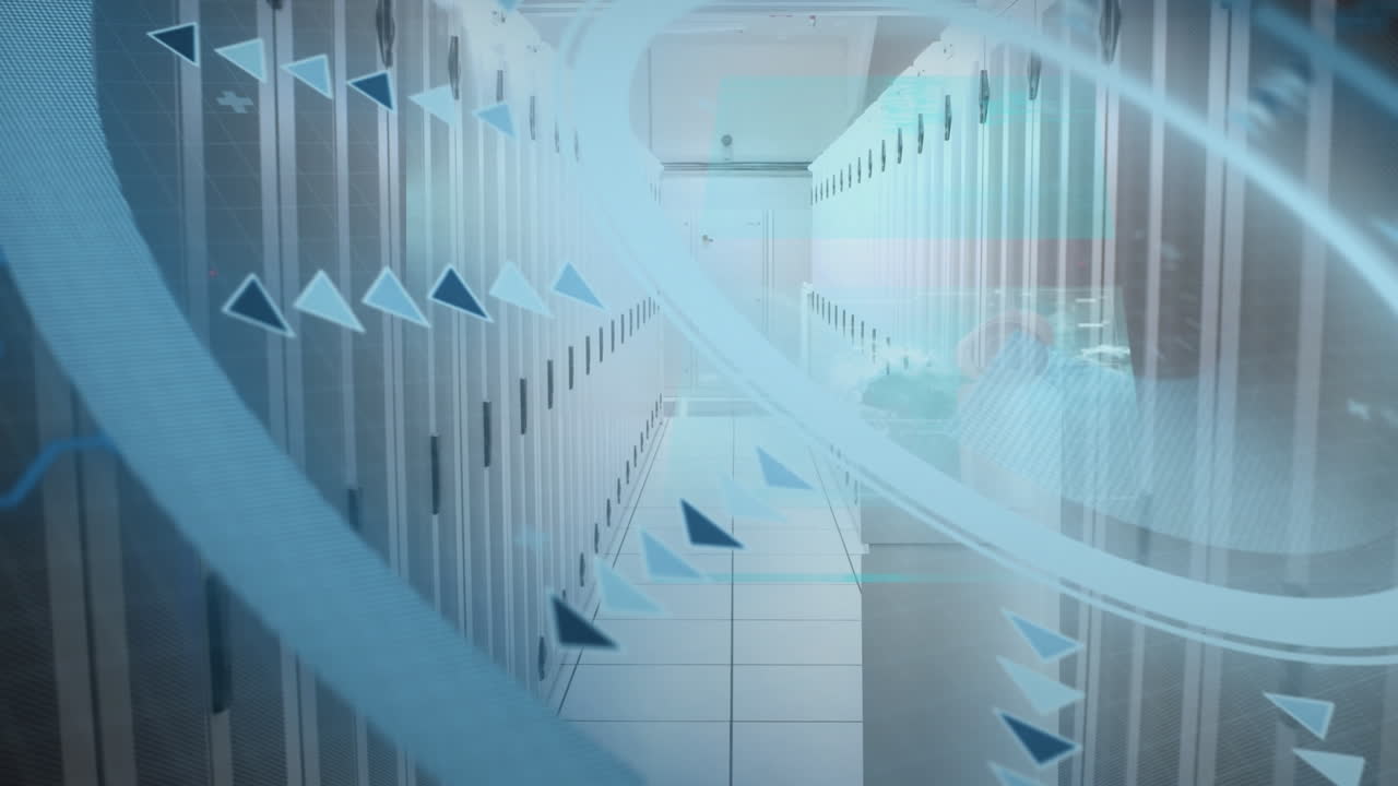 animación del procesamiento de datos del escáner circular a través de servidores en la sala de servidores de computadoras