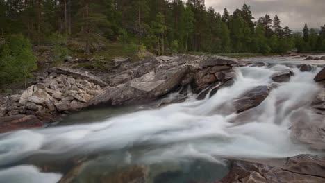 Norwegen-Zeitraffer-Stromschnellen-04