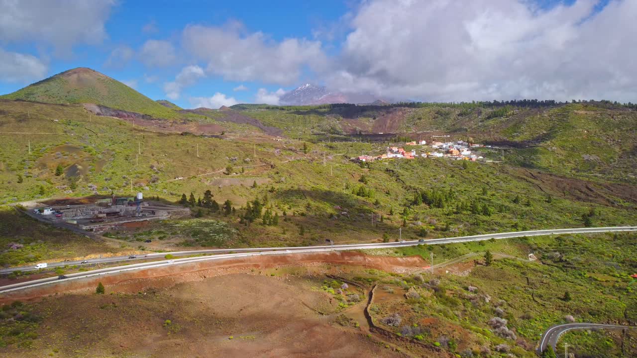 산티아고 델 테이데(santiago del teide)로 가는 자동차들, 외딴 풍경