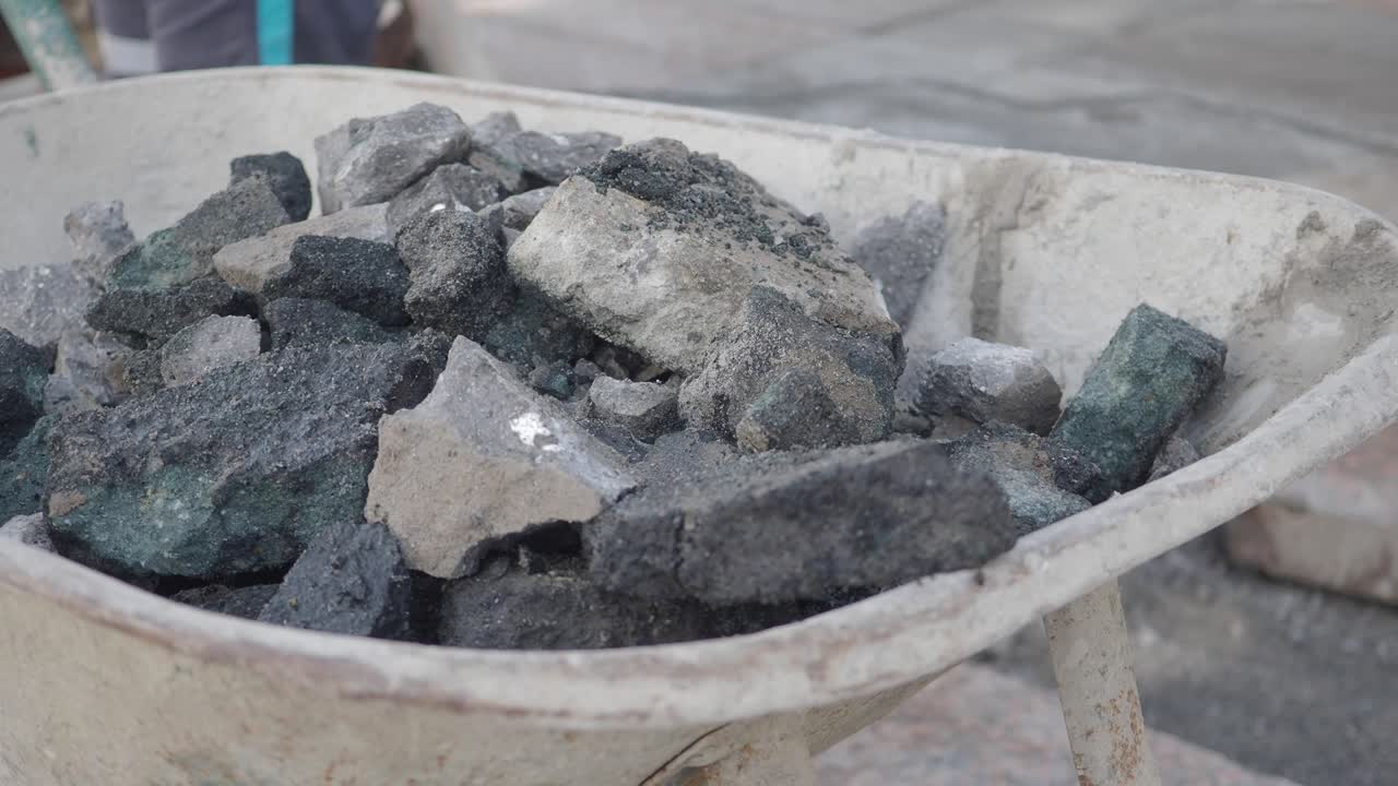 바위 와 자갈 으로 가득 찬 바바 의 클로즈업