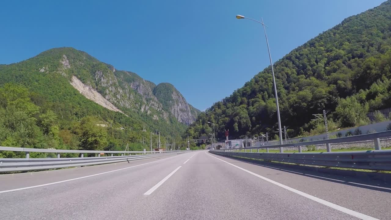 산악 고속도로 터널 경치 드라이브