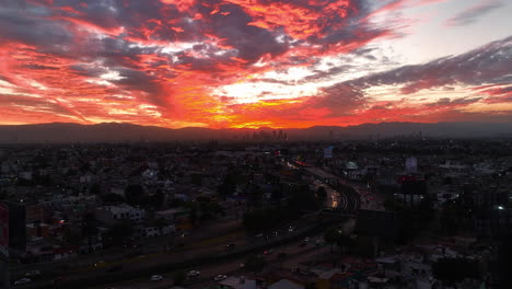 Drone-rising-over-suburbs-and-the-Circuito-Interior,-toward-downtown-Mexico-City