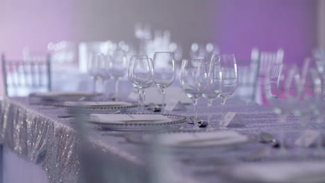 mesa decorada de lujo para la cena de bodas 2