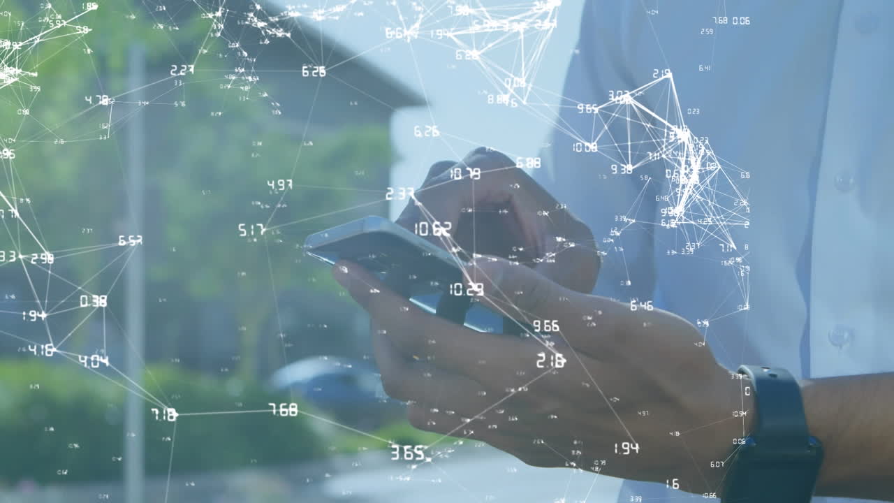 스마트폰을 사용하는 두 인종 남성의 연결 네트워크와 은 반점의 애니메이션