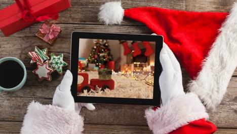 Weihnachtsmann-Benutzt-Tablet-Mit-Weihnachtshaus