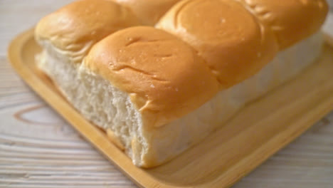 bread with thai pandan custard  on plate