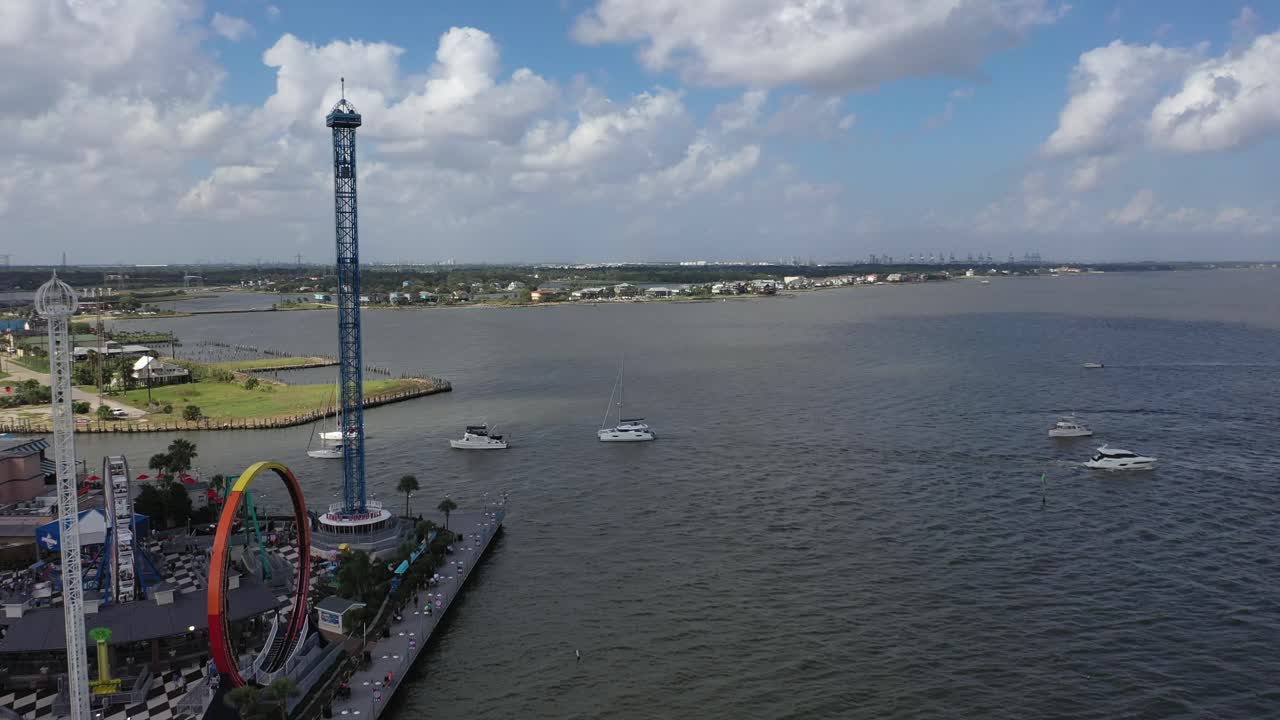 텍사스 주 케마의 케마 보드워크를 따라 놀이기구 타기