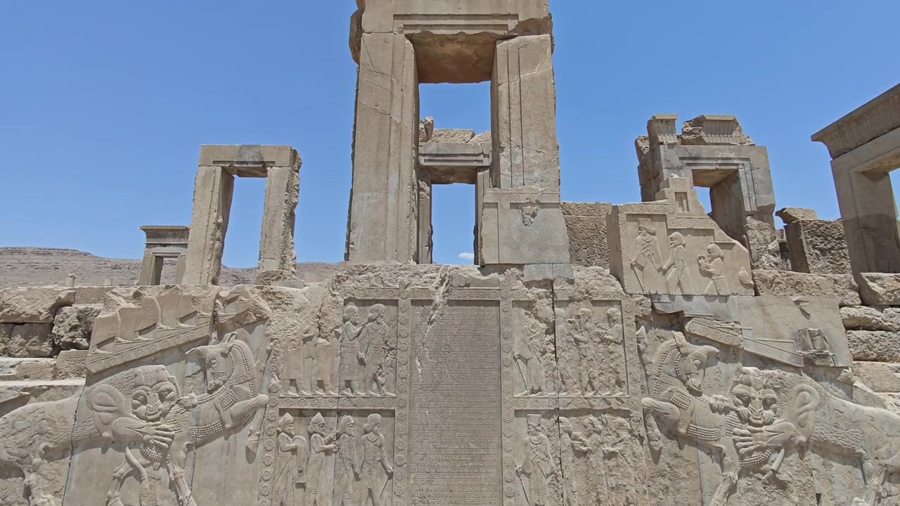 Gamle stenbasrelieffer ved Persepolis ruinerne
