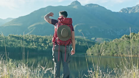 Caminar,-Hacer-Senderismo-O-Vivir-Una-Aventura-En-La-Naturaleza-Para