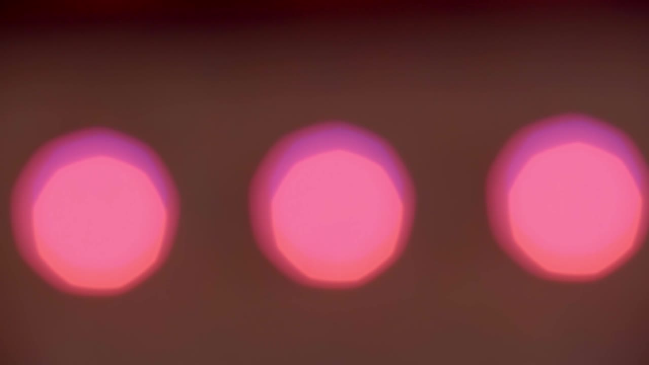 close up de las bombillas de panel de luz rgb que parpadean