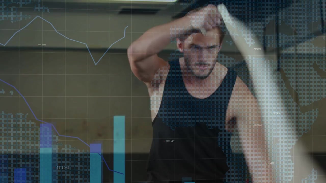 Video verticale: Uomo in squat che tiene le corde, creando onde alternate in palestra, con grafici a barre che monitorano l'intensità.