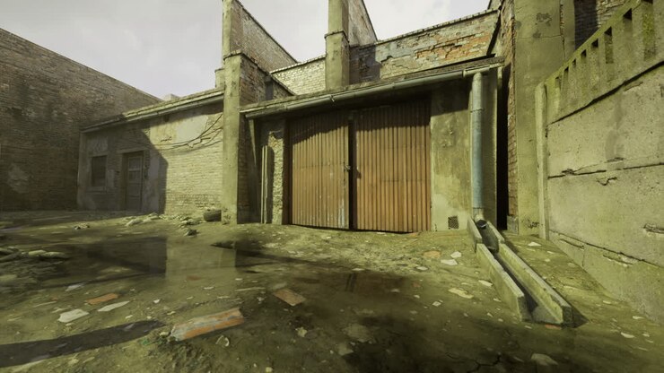 Antiguo almacén situado en una zona industrial abandonada con desgaste visible