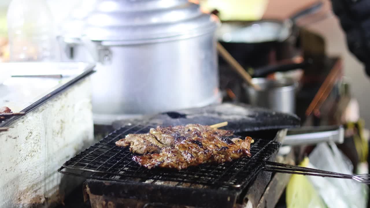 고기 개를 고 소스를 첨가합니다.