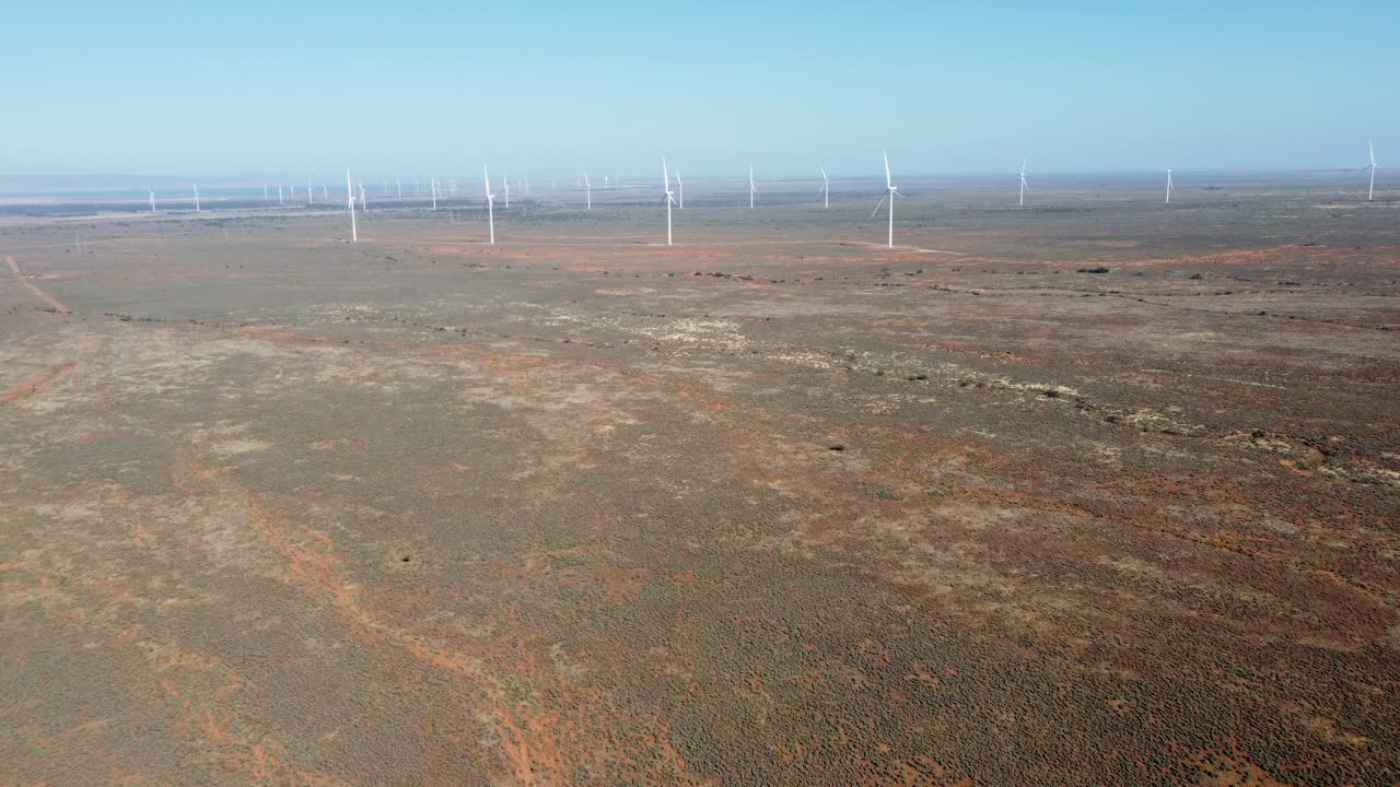 toma aérea de drones del parque de energías renovables cambio climático viento granja solar medio ambiente turismo viajes puerto augusta adelaida sur de australia 4k