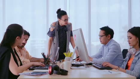 Senior-leader-giving-advice-speech-to-team-members