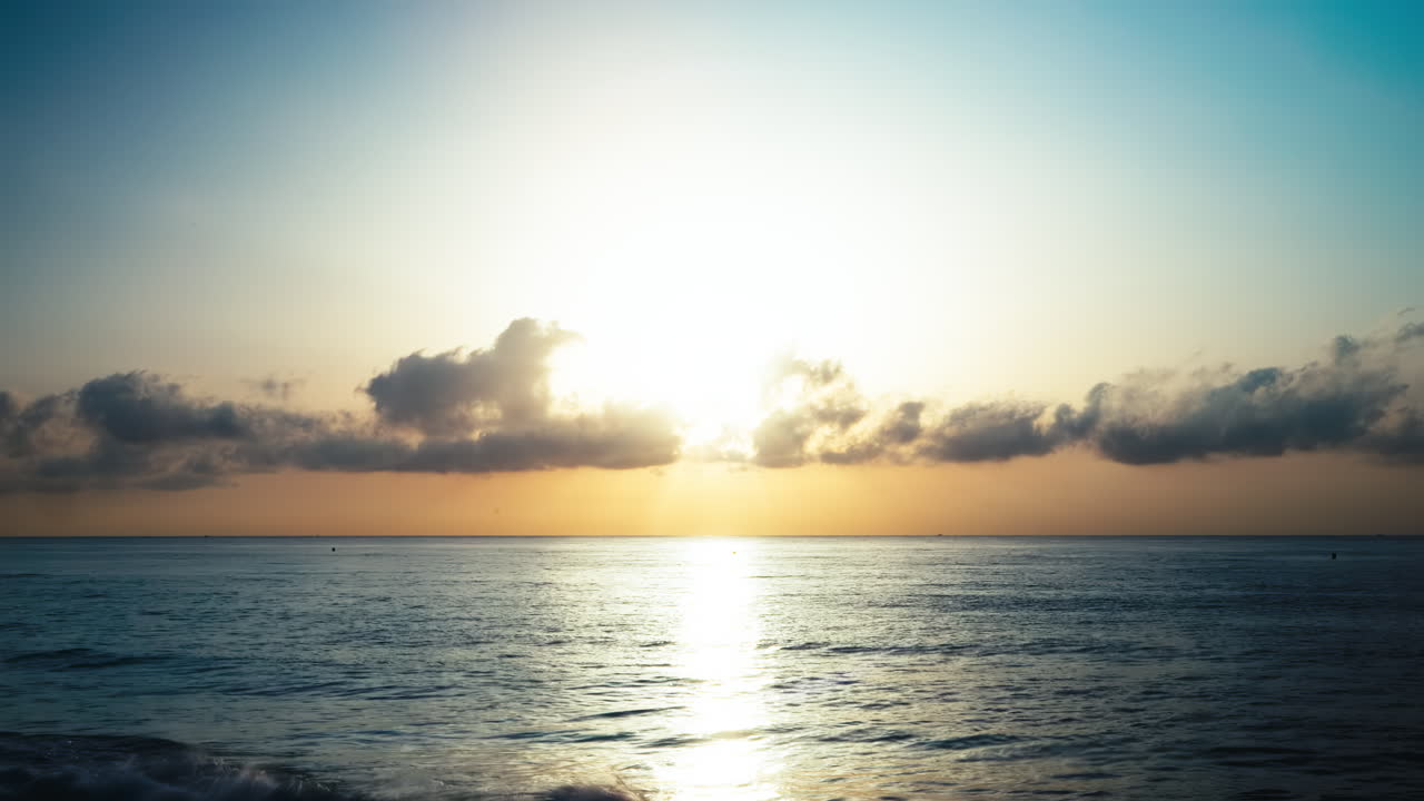 Timelapse on the Mediterranean sea with an overcast sky