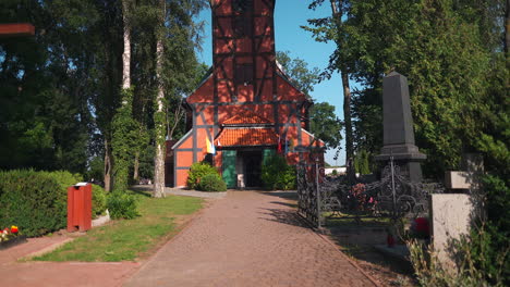 vista frontal de la iglesia de st.