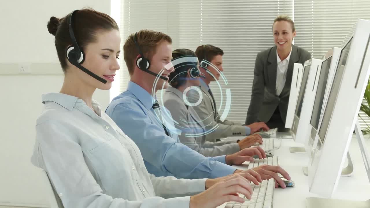 컴퓨터로 일하는 다양한 컨설턴트에 대한 처리 서클의 애니메이션